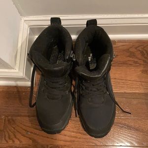 Men’s size 10 North Face winter boots